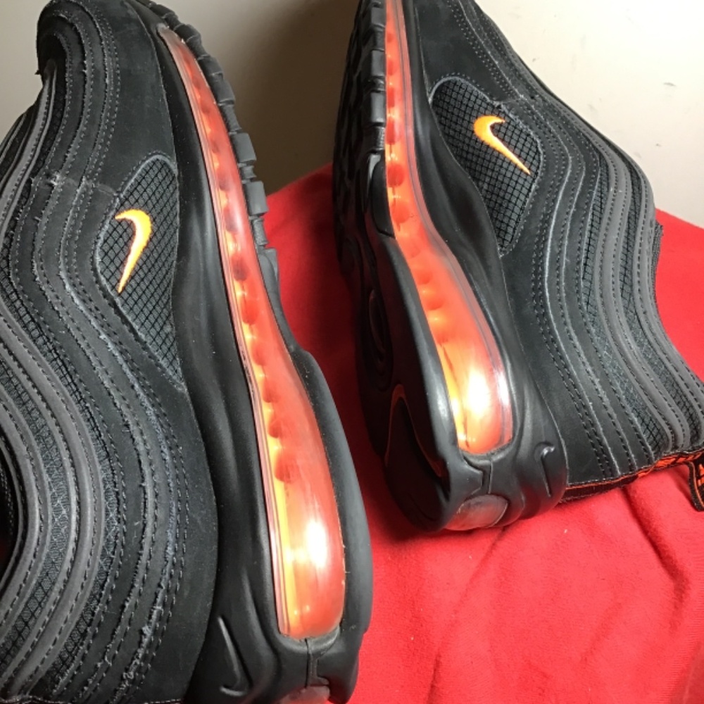 😎Nike’s Air Max 97 Black, Hyper Crimson, 9.5, good cond. see photos, 🔥 - Picture 8 of 8